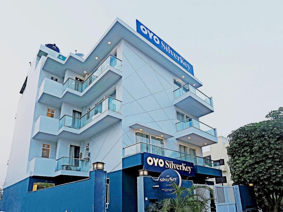 Hotel Oyo Flagship Santhi Grand Vijayawāda Exterior foto