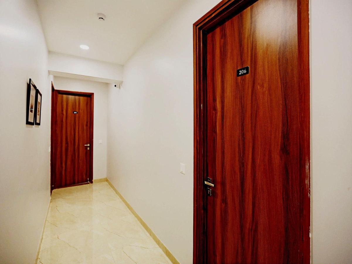 Hotel Oyo Flagship Santhi Grand Vijayawāda Exterior foto
