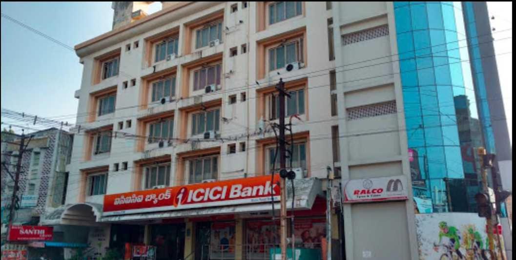 Hotel Oyo Flagship Santhi Grand Vijayawāda Exterior foto